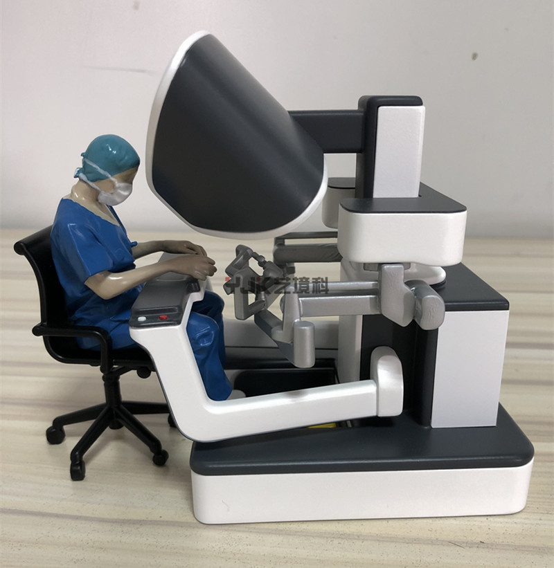 醫(yī)生操作儀器